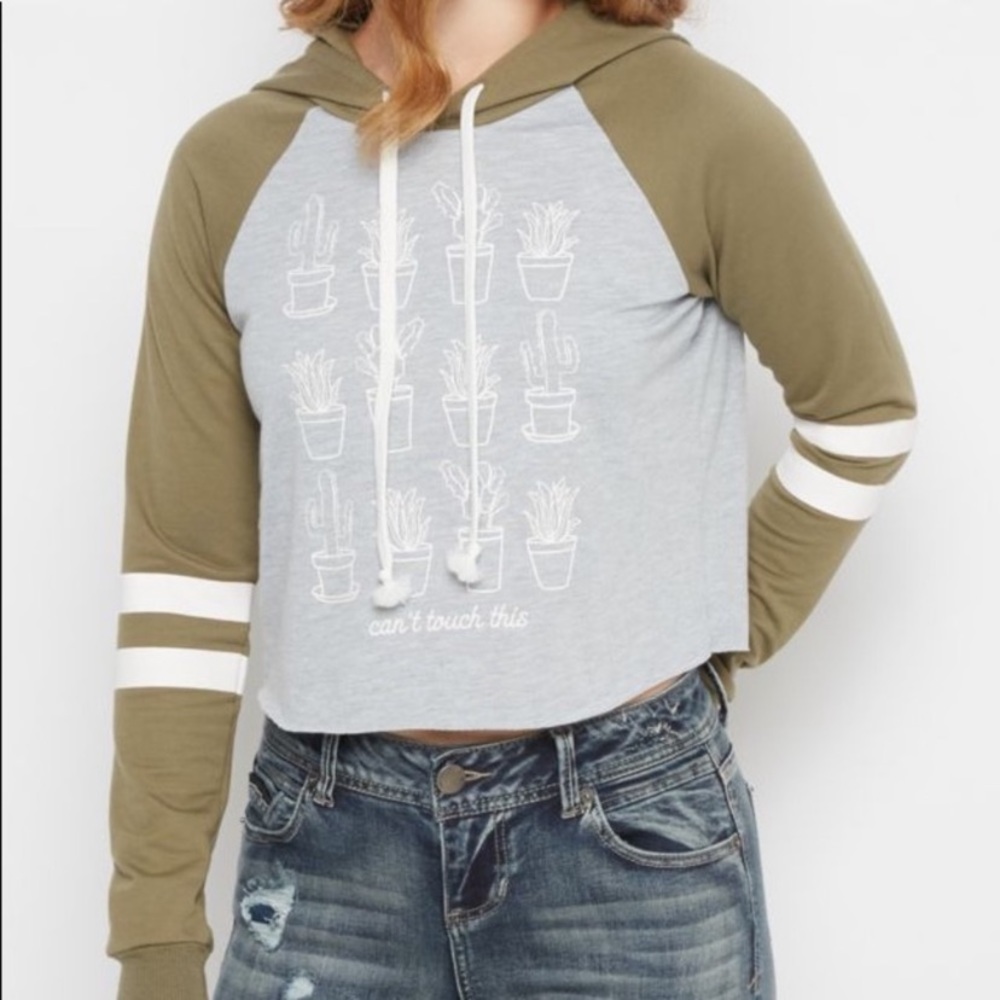 Rue 21 Gray Cropped Graphic Hoodie